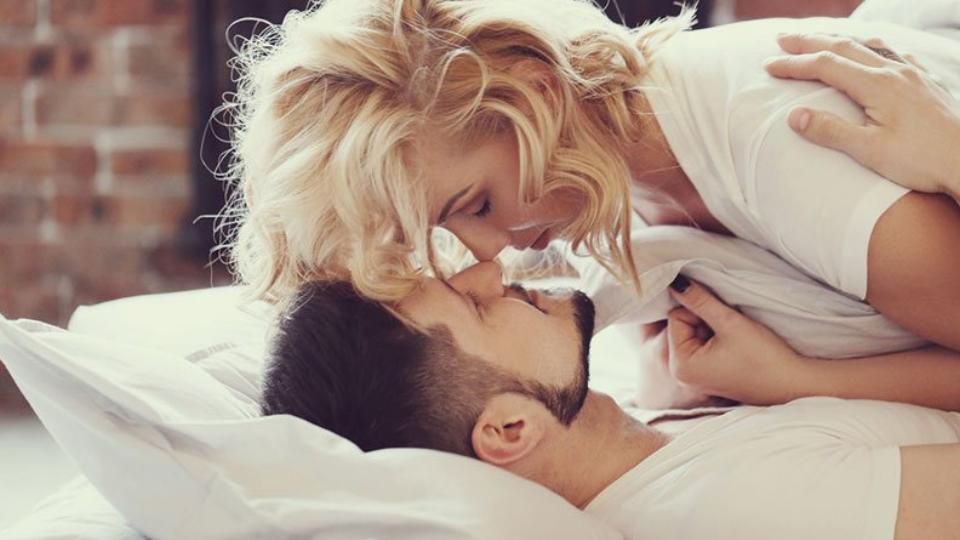 Una pareja en la cama