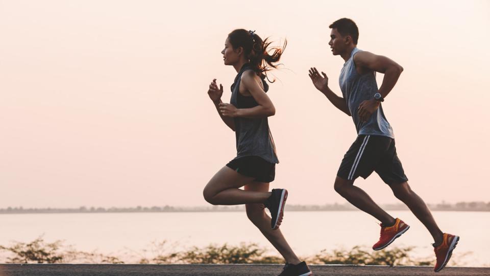 Una pareja de deportistas